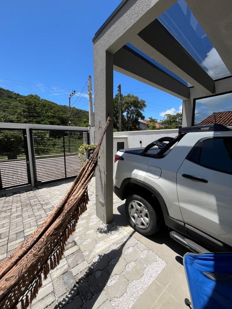 Imóveis em Bombinhas - Sobrado com 2 Suítes