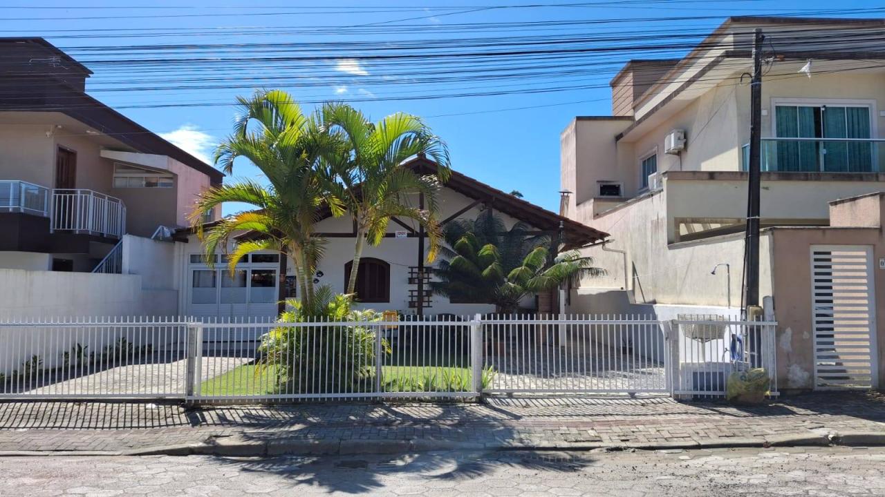 Casa á venda na praia de Bombas